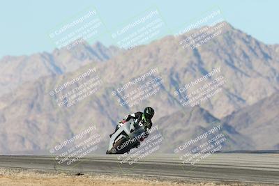 media/Dec-01-2025-Moto Forza (Mon) [[2daa91e15f]]/3-Beginner Group/Session 4 Turn 9/